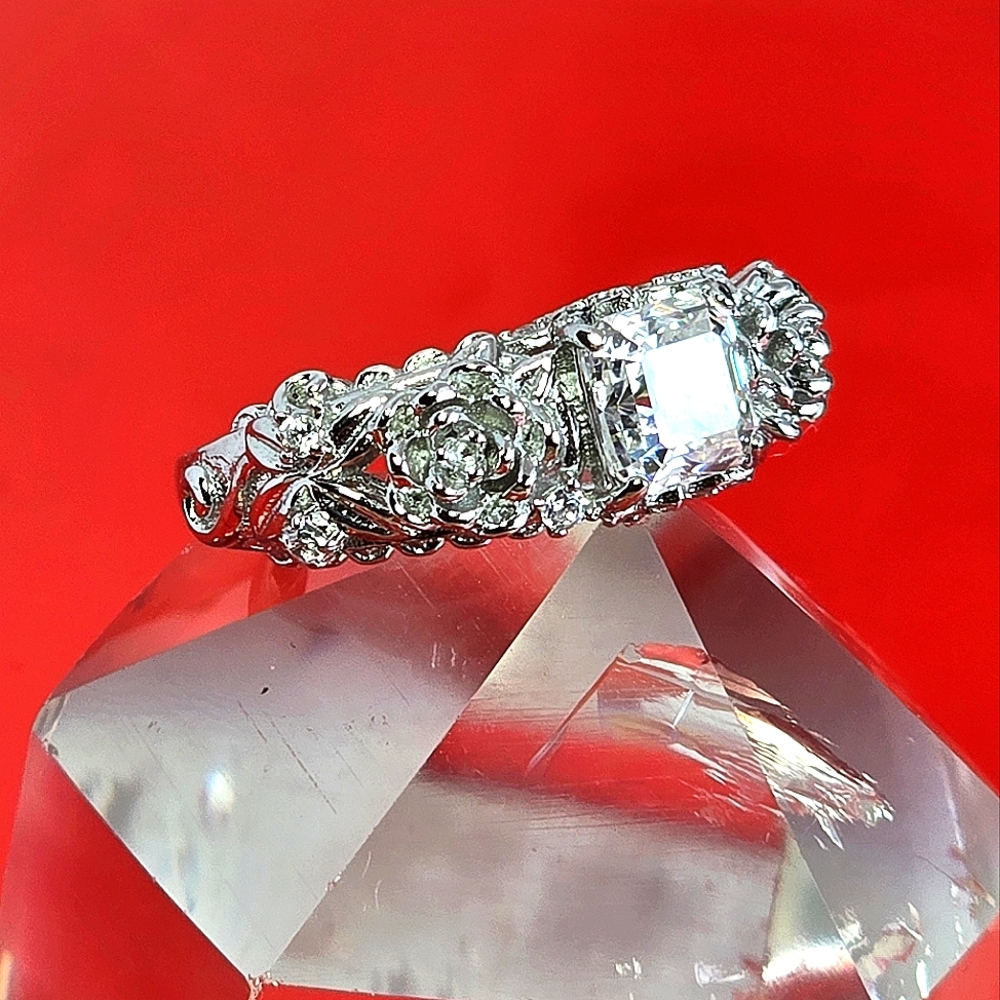 925 Sterling Silver Ring Sz 7 with D Colour Moissanite Gemstone